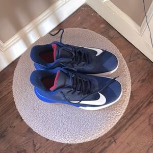 Nike boys 7.5 sneakers. Worn once